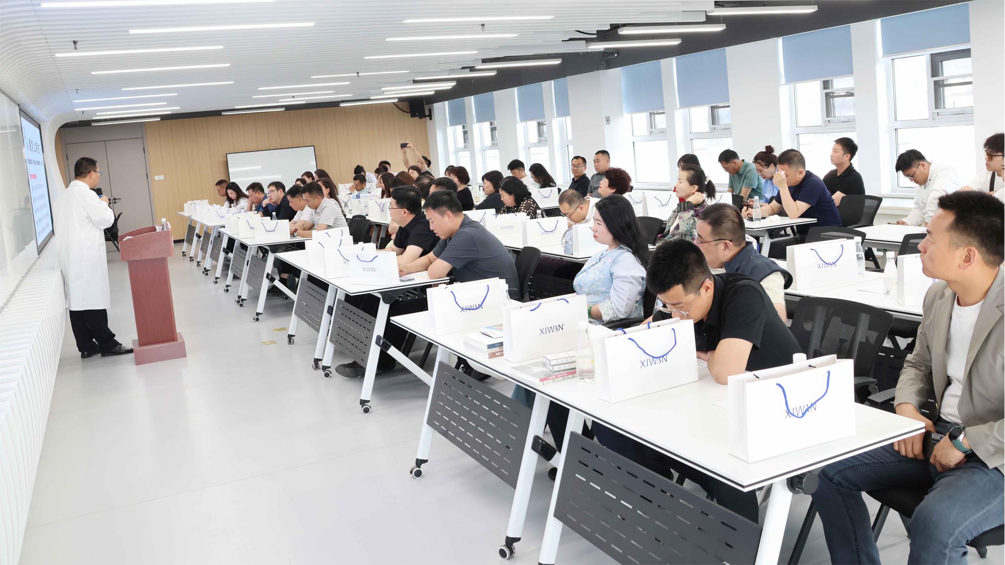 1754831616939562.jpg 1754831616939562.jpg